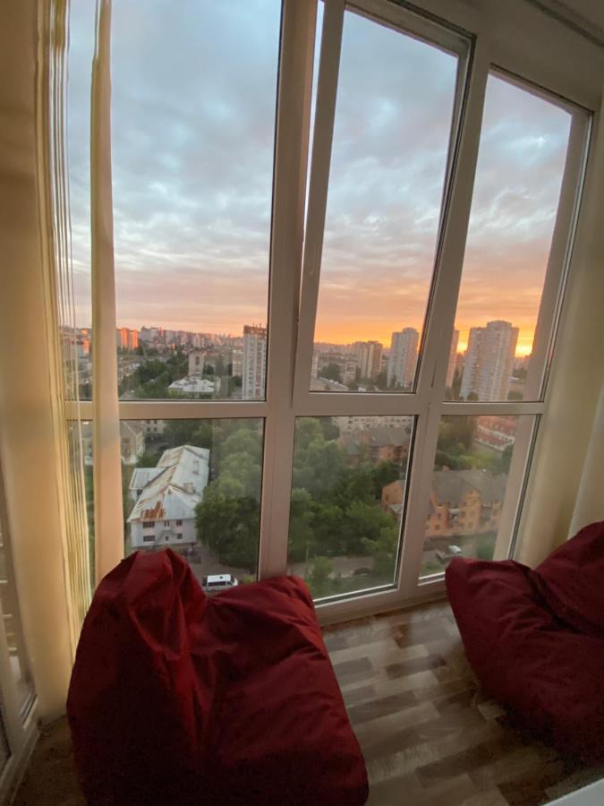 Large 2 Room Apartment With A Beautiful View 2 Min Metro Chernigivska Киев Екстериор снимка