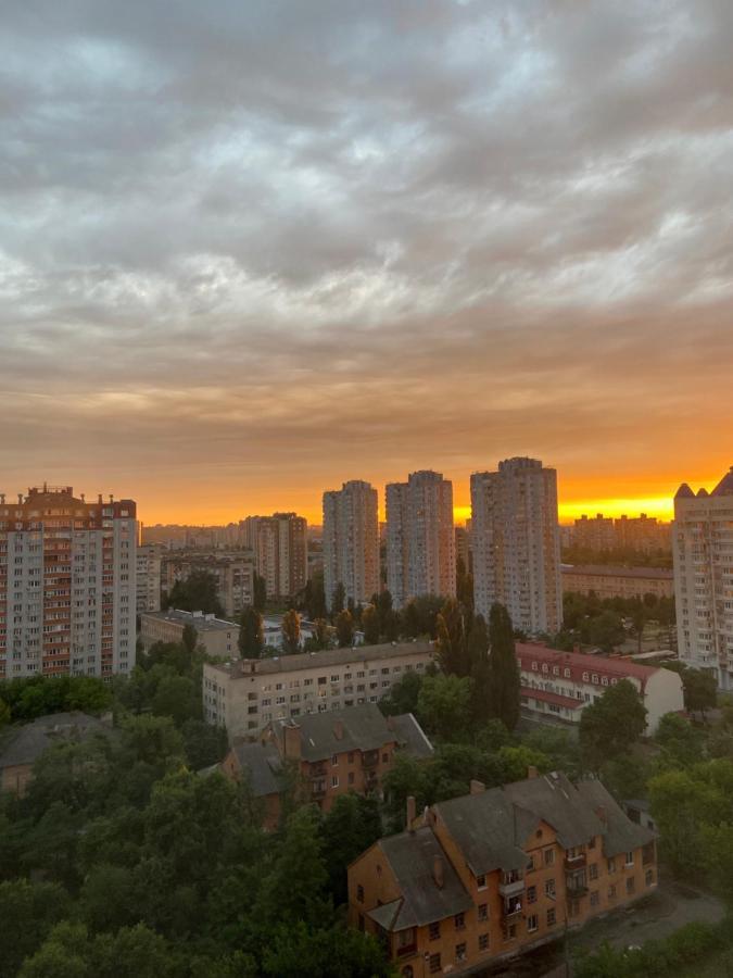 Large 2 Room Apartment With A Beautiful View 2 Min Metro Chernigivska Киев Екстериор снимка